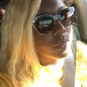 Meet your Posher, Prisca